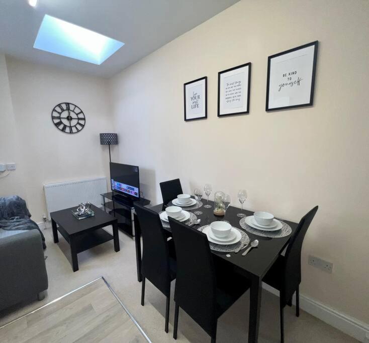 2 Bedroom Apartment With Balcony Oxford Extérieur photo